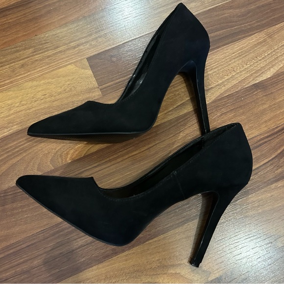 Qupid Shoes - Like new black suede pumps